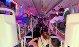 Xe khách 19 chỗ 'nhồi nhét' 60 người bị phạt hơn 200 triệu đồng