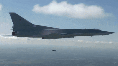 Tàu chiến, tiêm kích mang tên lửa siêu vượt âm Nga tập trận giữa lúc căng thẳng với phương Tây