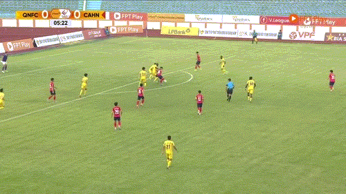 Thua đậm CAHN, Quảng Nam bấp bênh trong cuộc đua trụ hạng ảnh 3