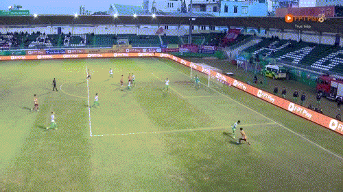 HAGL hòa CLB TP.HCM sau một trận đấu căng thẳng và gây tranh cãi ảnh 7 HAGL hòa CLB TP.HCM sau một trận đấu căng thẳng và gây tranh cãi ảnh 7