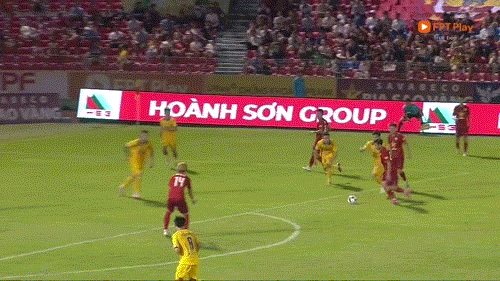 Kiếm được 3 điểm từ láng giềng Hà Tĩnh, SLNA nhiều cơ hội trụ hạng ảnh 13