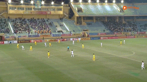 Văn Quyết lập cú đúp, CLB Hà Nội áp sát tốp 3 ảnh 22 Văn Quyết lập cú đúp, CLB Hà Nội áp sát tốp 3 ảnh 22