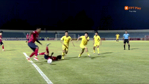 Thua đậm CAHN, Quảng Nam bấp bênh trong cuộc đua trụ hạng ảnh 16