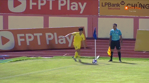 Thua đậm CAHN, Quảng Nam bấp bênh trong cuộc đua trụ hạng ảnh 15