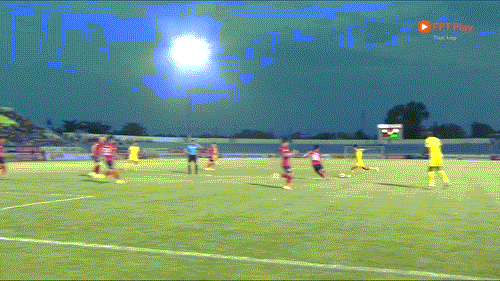 Thua đậm CAHN, Quảng Nam bấp bênh trong cuộc đua trụ hạng ảnh 13