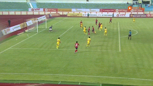 Thua đậm CAHN, Quảng Nam bấp bênh trong cuộc đua trụ hạng ảnh 8