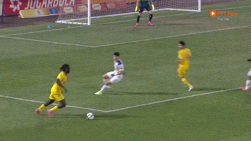 Văn Quyết lập cú đúp, CLB Hà Nội áp sát tốp 3 ảnh 11 Văn Quyết lập cú đúp, CLB Hà Nội áp sát tốp 3 ảnh 11