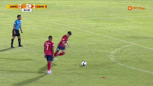 Thua đậm CAHN, Quảng Nam bấp bênh trong cuộc đua trụ hạng ảnh 17