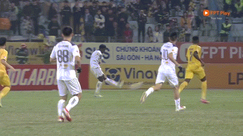 Văn Quyết lập cú đúp, CLB Hà Nội áp sát tốp 3 ảnh 16 Văn Quyết lập cú đúp, CLB Hà Nội áp sát tốp 3 ảnh 16