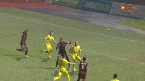 Bình Định thoát hiểm nhờ bàn thắng vàng của Vũ Minh Tuấn ảnh 21