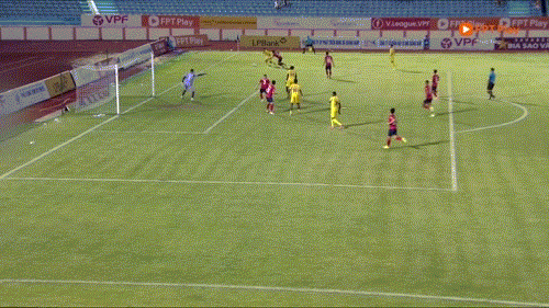 Thua đậm CAHN, Quảng Nam bấp bênh trong cuộc đua trụ hạng ảnh 14