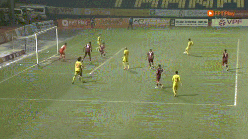 Bình Định thoát hiểm nhờ bàn thắng vàng của Vũ Minh Tuấn ảnh 16