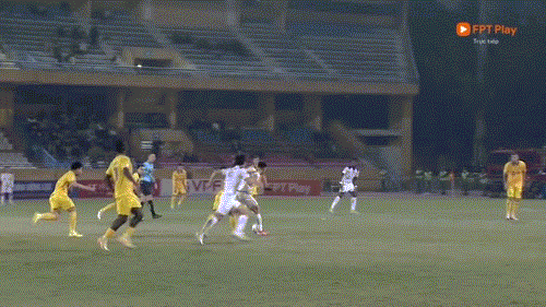 Văn Quyết lập cú đúp, CLB Hà Nội áp sát tốp 3 ảnh 28 Văn Quyết lập cú đúp, CLB Hà Nội áp sát tốp 3 ảnh 28