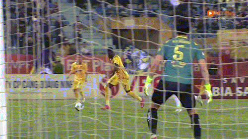 Văn Quyết lập cú đúp, CLB Hà Nội áp sát tốp 3 ảnh 17 Văn Quyết lập cú đúp, CLB Hà Nội áp sát tốp 3 ảnh 17