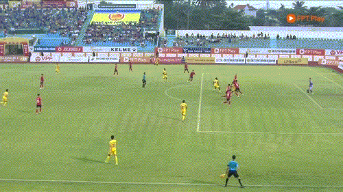 Thua đậm CAHN, Quảng Nam bấp bênh trong cuộc đua trụ hạng ảnh 9