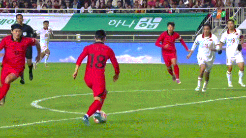 Đội tuyển Hàn Quốc dội mưa bàn thắng vào lưới đội tuyển Việt Nam ảnh 26