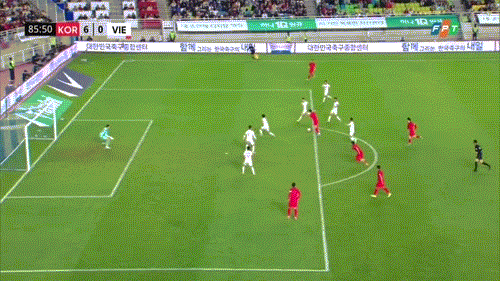 Đội tuyển Hàn Quốc dội mưa bàn thắng vào lưới đội tuyển Việt Nam ảnh 39
