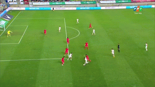 Đội tuyển Hàn Quốc dội mưa bàn thắng vào lưới đội tuyển Việt Nam ảnh 23