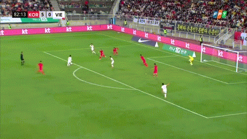 Đội tuyển Hàn Quốc dội mưa bàn thắng vào lưới đội tuyển Việt Nam ảnh 38