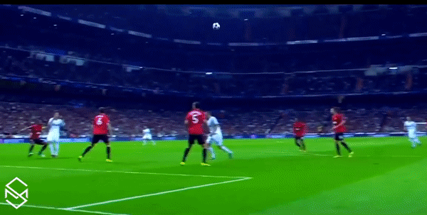 Cú bay người đánh đầu của Ronaldo hồi 2013