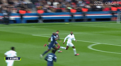 Sự chậm chạp trong kèm người của Bernat đã khiến PSG thủng lưới