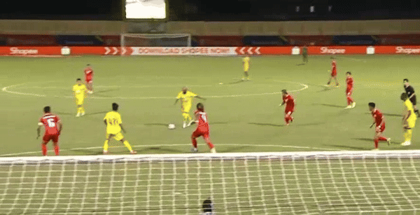 Pha sút xa thần sầu ấn định tỷ số 3-1 của Antonio Pha sút xa thần sầu ấn định tỷ số 3-1 của Antonio