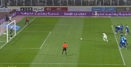 Cú đá penalty thành công của Ronaldo