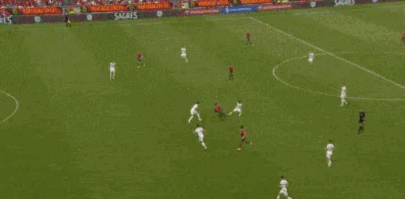 Bàn mở tỷ số của Silva Bàn mở tỷ số của Silva