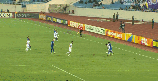 Pha bóng rất đáng lên án của Wei Shihao