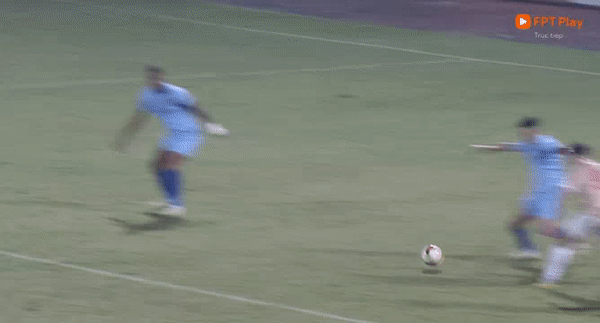 Quang Hải ghi bàn, GĐKT Trần Tiến Đại nhận thẻ đỏ trong ngày CAHN đại thắng Bình Dương ảnh 16