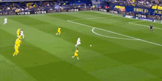 Tình huống bóng bị chặn lại trên vạch vôi ở phút 92