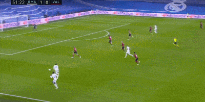 Vinicius có bàn thắng trong ngày tái xuất ở La Liga