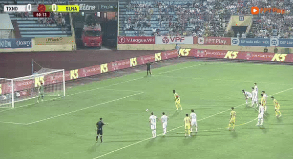 Mất điểm trước SLNA, Thép Xanh Nam Định bị Bình Định áp sát ảnh 13