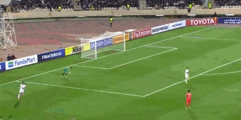 Thủ môn tuyển Iran được công nhận lập kỷ lục Guinness