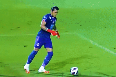 Pha chạm bóng tai hại dẫn tới cú phản lưới nhà của Kawin Pha chạm bóng tai hại dẫn tới cú phản lưới nhà của Kawin