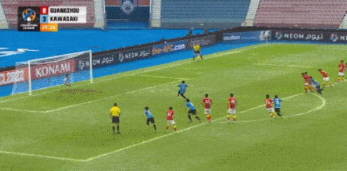 Guangzhou (áo đỏ) thua tan tác Kawasaki Frontale