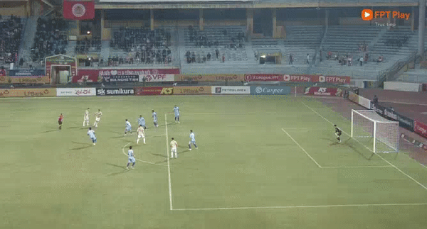 Quang Hải ghi bàn, GĐKT Trần Tiến Đại nhận thẻ đỏ trong ngày CAHN đại thắng Bình Dương ảnh 3