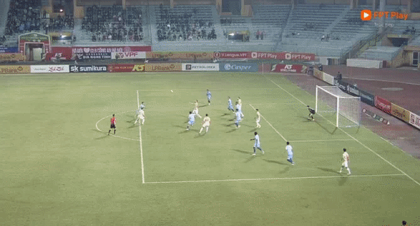 Quang Hải ghi bàn, GĐKT Trần Tiến Đại nhận thẻ đỏ trong ngày CAHN đại thắng Bình Dương ảnh 11