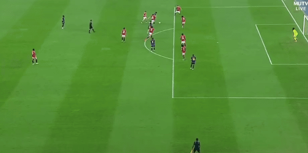 Hoàng Đức, Duy Mạnh và đồng đội đánh bại các ngôi sao MU ảnh 9