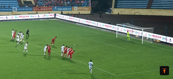 Pha đá 11m ấn định chiến thắng của Cley