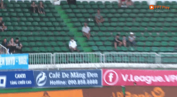 Đánh bại SLNA, LPB HAGL tiến gần cơ hội trụ hạng ảnh 6 Đánh bại SLNA, LPB HAGL tiến gần cơ hội trụ hạng ảnh 6