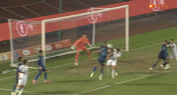 Thắng dễ Bình Định, Nam Định tái chiếm ngôi đầu LPBank V-League 2024/25 ảnh 12