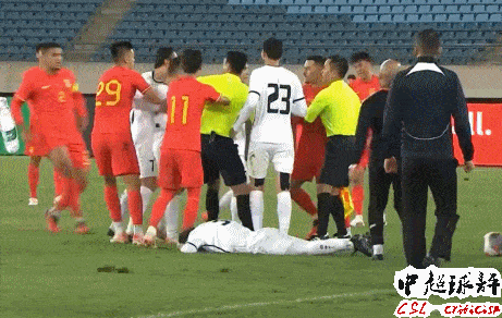 Wei Shihao làm thổi bùng lên xô xát ở trận Trung Quốc - Uzbekistan