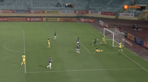 Thắng Quảng Nam, CLB Hà Nội làm nóng cuộc đua vô địch LPBank V-League ảnh 4