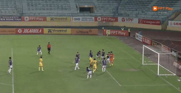 Thắng Quảng Nam, CLB Hà Nội làm nóng cuộc đua vô địch LPBank V-League ảnh 8