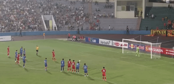 Hàng công lỡ cơ hội, hàng thủ mắc sai sót khiến U23 Việt Nam chia điểm với U23 Singapore ảnh 15 Hàng công lỡ cơ hội, hàng thủ mắc sai sót khiến U23 Việt Nam chia điểm với U23 Singapore ảnh 15