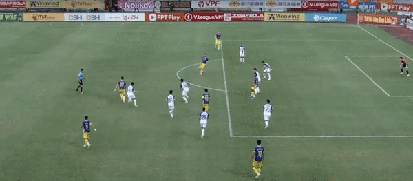 Thua SLNA trên sân nhà, CLB Hà Nội bị kìm chân trong cuộc đua vô địch ảnh 4 Thua SLNA trên sân nhà, CLB Hà Nội bị kìm chân trong cuộc đua vô địch ảnh 4