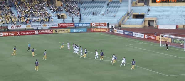 Thua SLNA trên sân nhà, CLB Hà Nội bị kìm chân trong cuộc đua vô địch ảnh 3 Thua SLNA trên sân nhà, CLB Hà Nội bị kìm chân trong cuộc đua vô địch ảnh 3