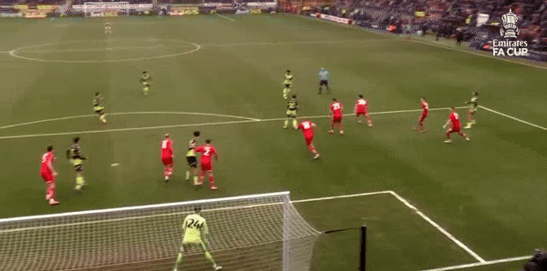 Khoảnh khắc Khusanov ghi bàn