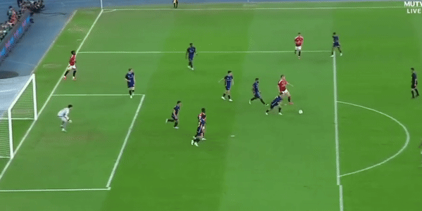 Hoàng Đức, Duy Mạnh và đồng đội đánh bại các ngôi sao MU ảnh 12